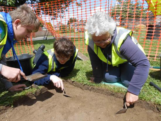 Archeox volunteers excavating a test pit in Littlemore, June 2013